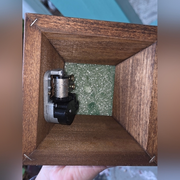 vintage Lifesake Flowers music box featuring preserved real roses in a glass - Picture 3 of 3